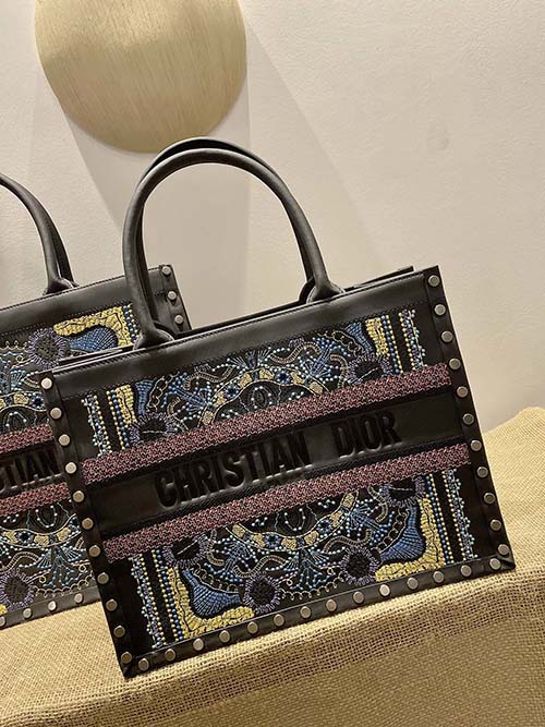 Dior book tote全皮全手工立體刺繡購(gòu)物袋 行走的藝術(shù)品